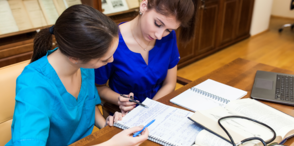 Federal vs Private Student Loans: How to Pay for Nursing School